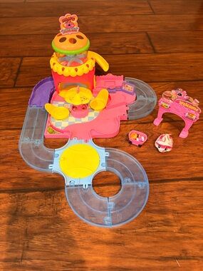 Playset with Pink, Yellow & Blue Track - little live pets